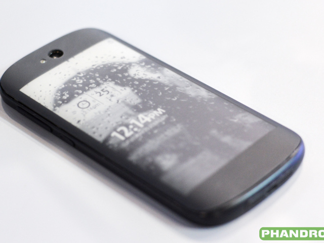 Водостойкий смартфон YotaPhone 2