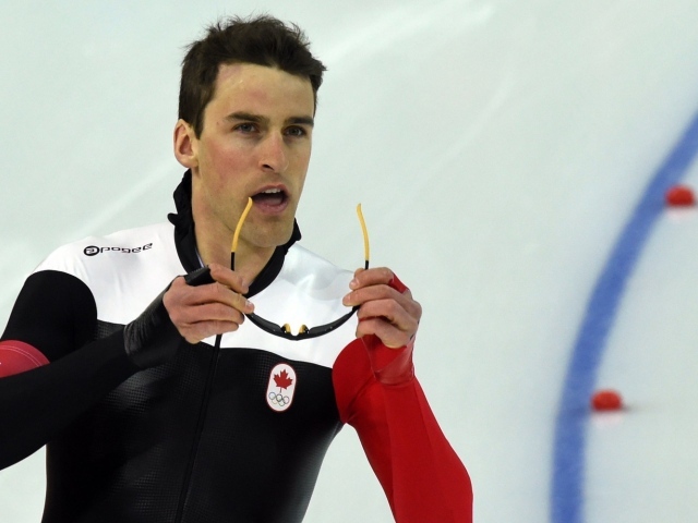 Обладатель серебряной и бронзовой медали канадский конькобежец Денни Моррисон на олимпиаде в Сочи