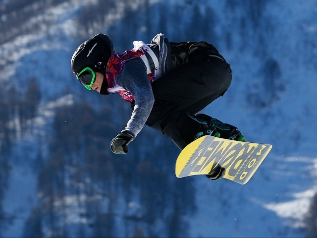 Обладатель серебряной медали в дисциплине сноуборд Стаале Сандбех на олимпиаде в Сочи