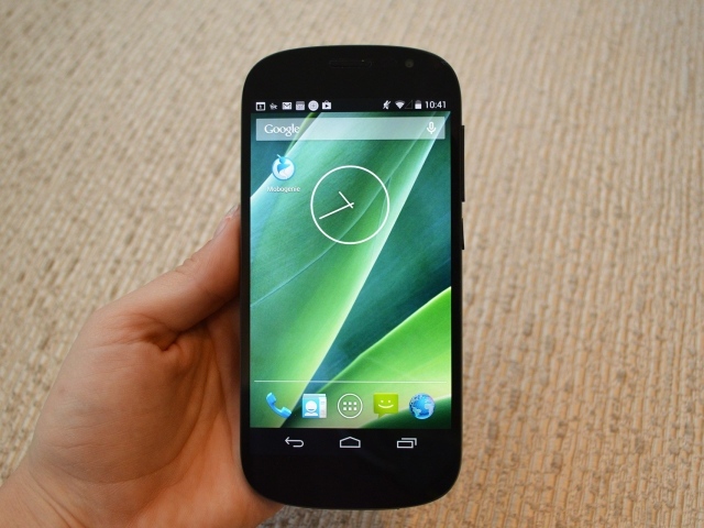 YotaPhone 2 с поиском от Гугл