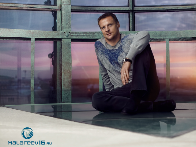 Вратарь Зенита Вячеслав Малафеев в домашней обстановке