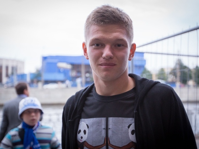 Полузащитник Зенита Олег Шатов