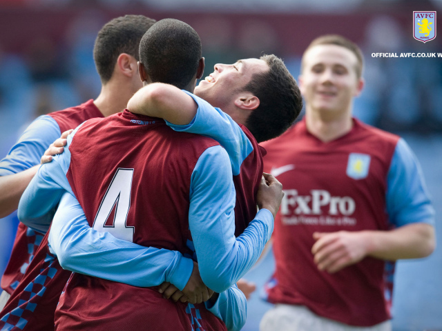 Известный клуб Астон Вилла