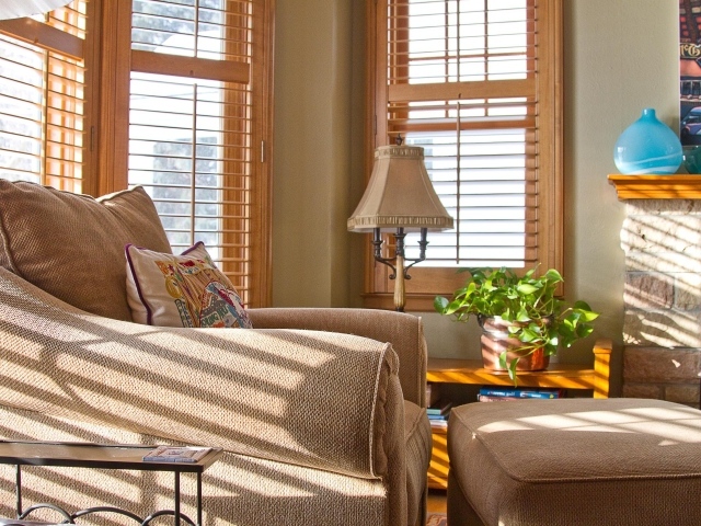 Дизайн комнаты с камином