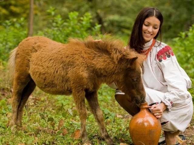 Девушка с кувшином