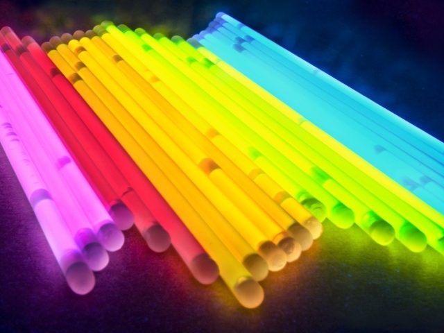 Светящиеся палочки разных цветов