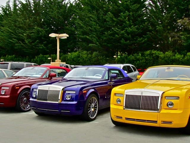 Яркие автомобили Rolls-Royce Phantom