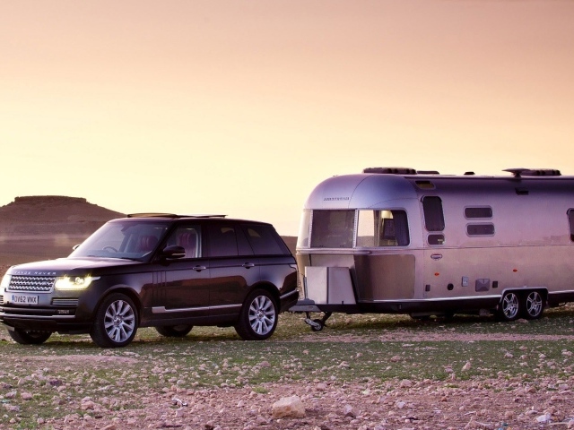 Рендж Ровер с жилым прицепом