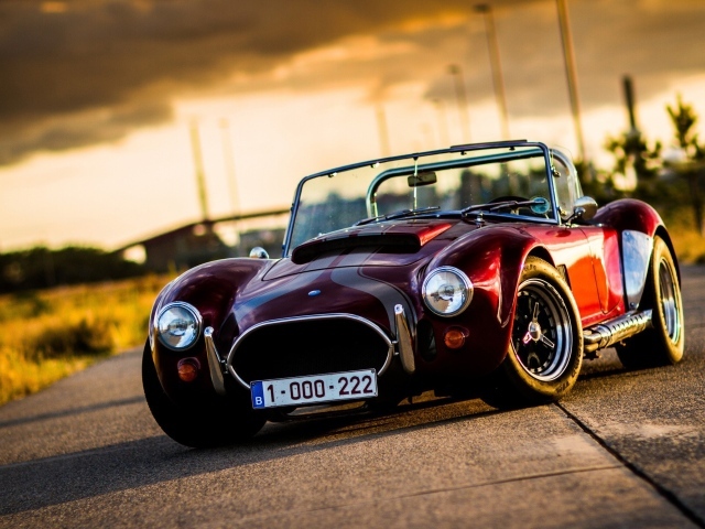 Красный ретро автомобиль Шелби