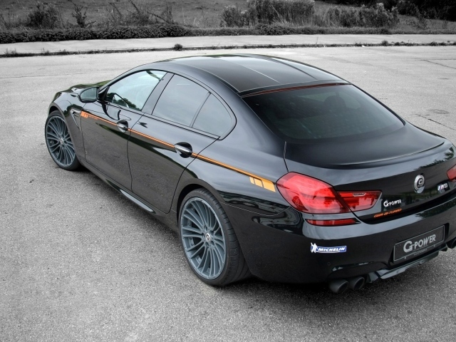 Автомобиль BMW M6 Gran Coupe черного цвета