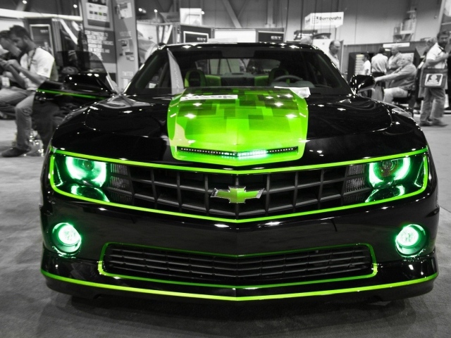 Черно зеленый Chevrolet Camaro