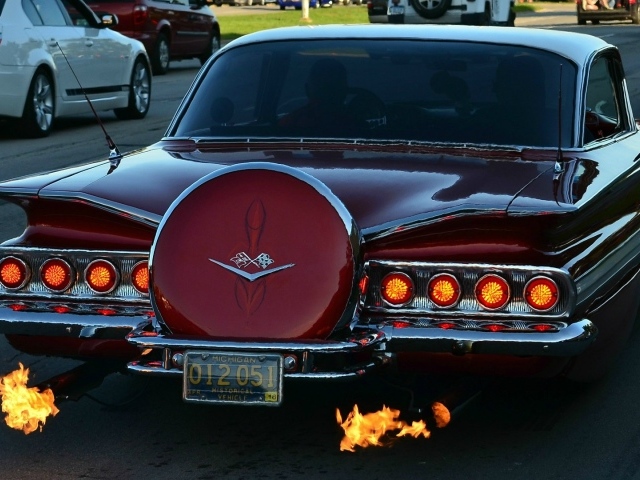 Пламенный Chevrolet Impala