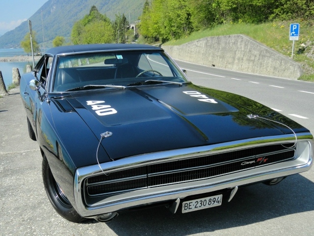 Черный Dodge Charger RT 440 4-Speed