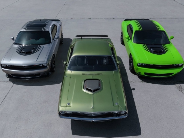 Три поколения автомобиля Dodge Challenger