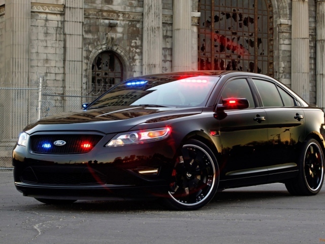 Полицейский автомобиль Форд