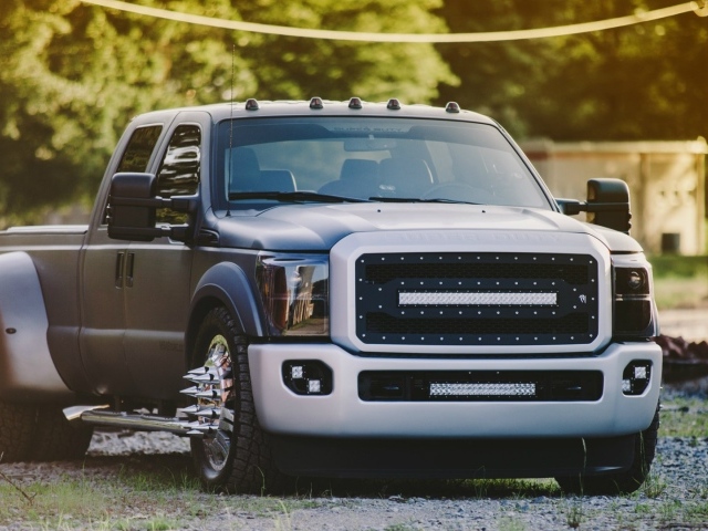 Мощный автомобиль Ford F-350