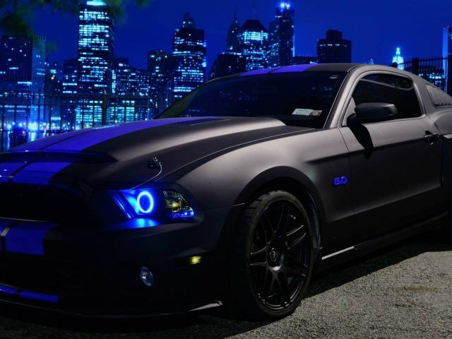 Черный неоновый Ford Mustang