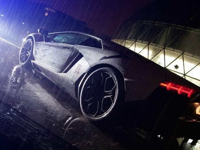 Lamborghini Aventador LP 700-4 под дождем