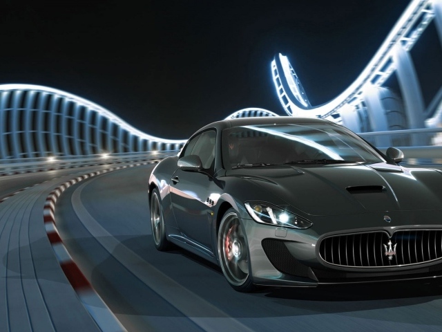 Серый Maserati на мосту