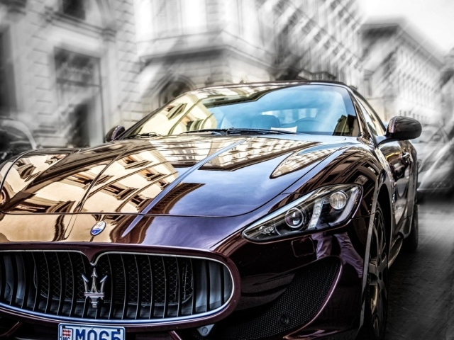 Роскошный и дорогой автомобиль Maserati