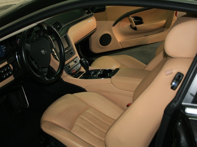 Роскошный салон автомобиля Maserati