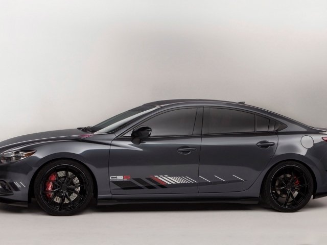 Черный автомобиль Mazda CS6