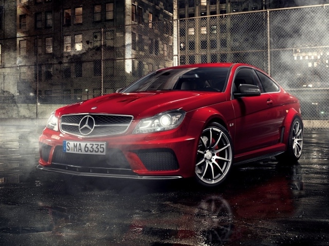 Красный суперкар Mercedes-Benz