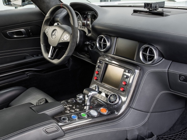 Салон автомобиля Mercedes SLS