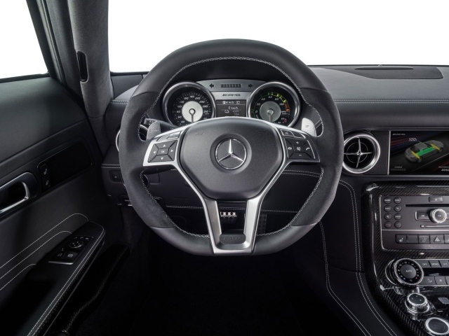Руль и приборы автомобиля Mercedes SLS