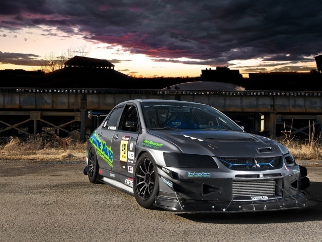 Спортивный Мицубиши для ночных гонок
