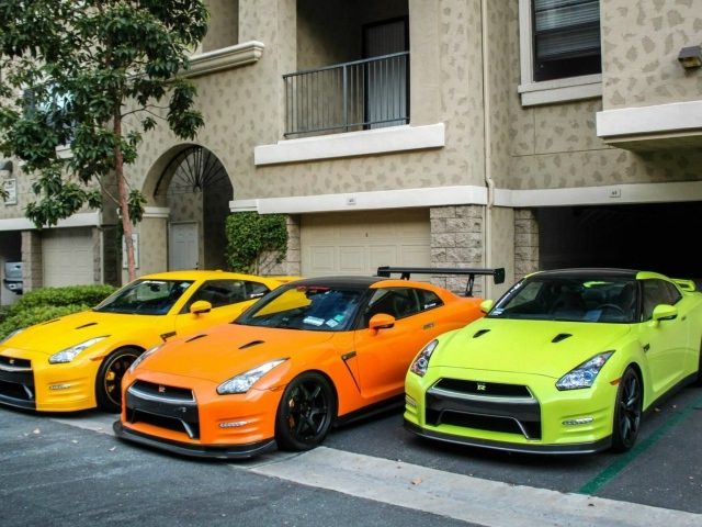 Яркие автомобили Nissan GT-R