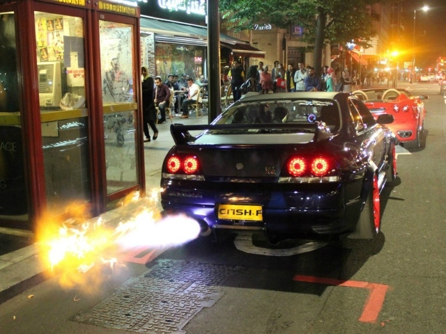 Огненный выхлоп Nissan Skyline GT-R