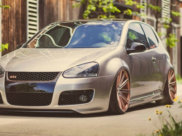 Аккуратный Volkswagen Golf GTI