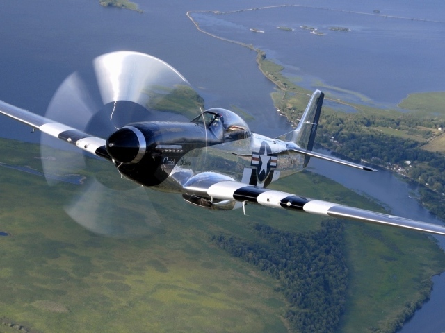 Американский самолет мустанг