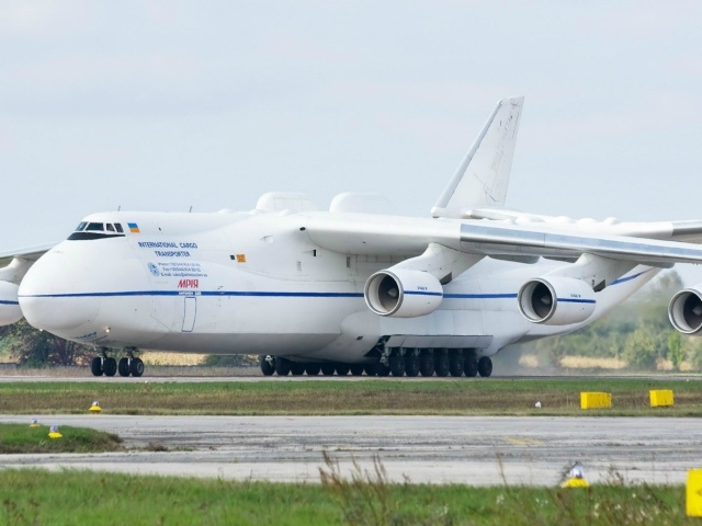 Ан-225 Мрия - самый большой самолет в мире