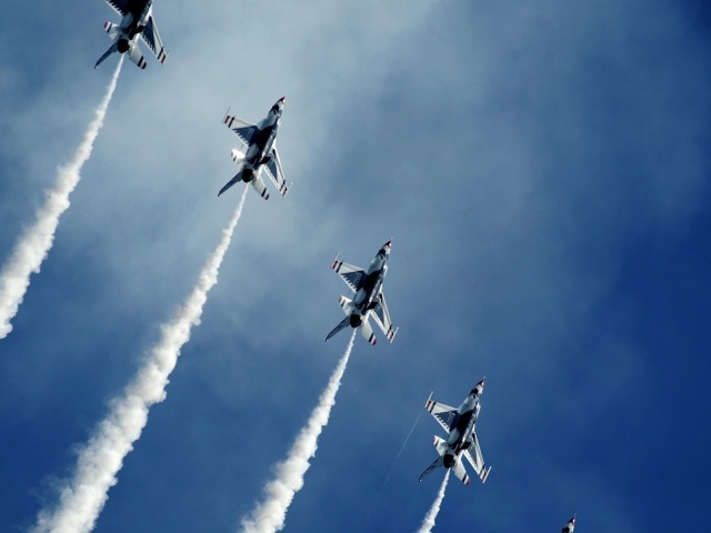 Самолеты взлетают вертикально вверх