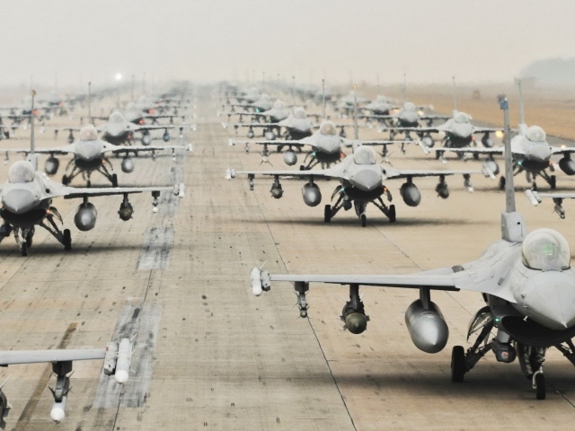 Отряды истребителей на аэродроме