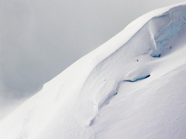 Холодная снежная гора