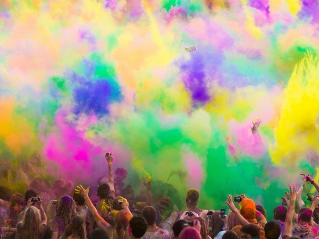 Фестиваль красок в честь индусской Богини Холи