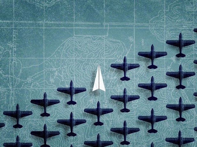 Фигурки самолетов на фоне карты