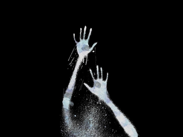 Следы рук на черном фоне