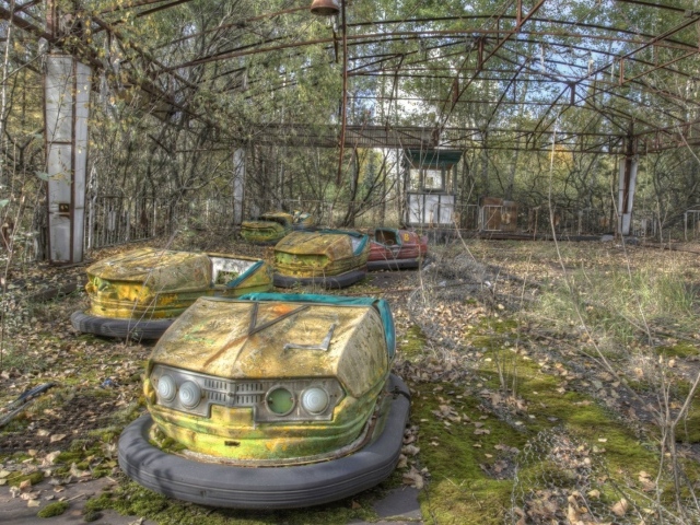 Заброшенный детский парк в Припяти