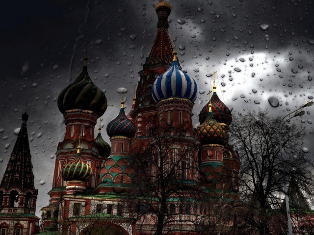 Собор на Красной площади во время дождя, Москва