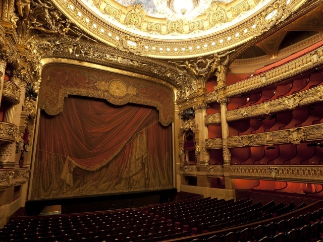 Зал городской оперы