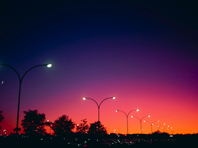 Городские фонари на вечерней заре