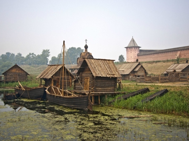 Причал для лодок в Суздали, Россия