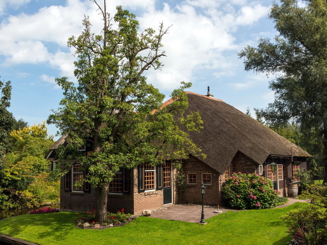 Дом с садом