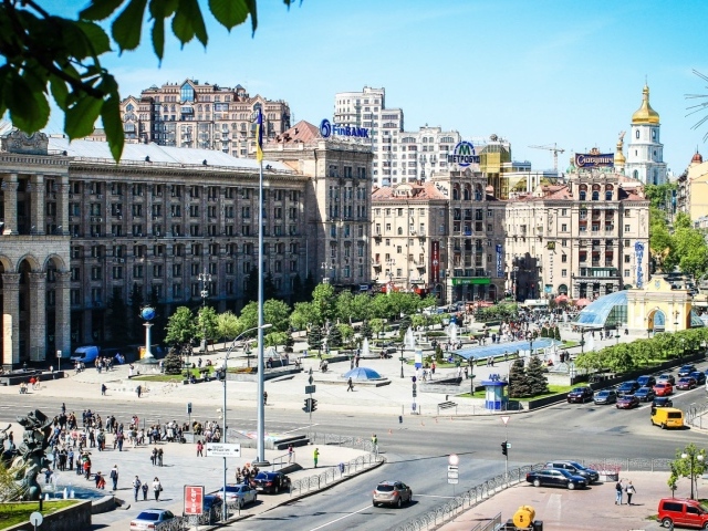 Майдан Незалежности - центральная площадь Киева