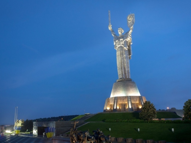 Монумент Родина-мать в Киеве