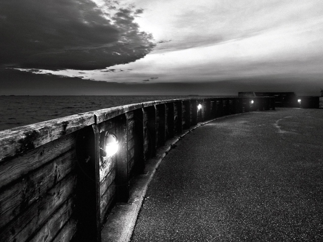 Ночные огни на набережной